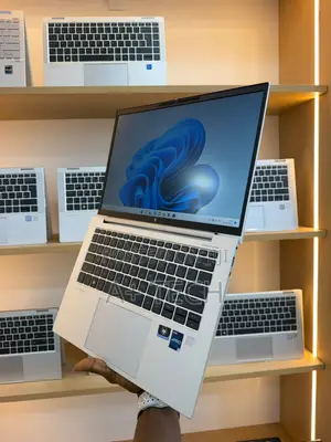 Laptop HP EliteBook 840 G10 16GB Intel Core i7 SSD 512GB