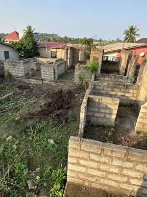 4sale: 8 Self-Contained Bedroom Uncompleted Property–kasoa Papase No.2
