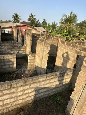 4sale: 8 Self-Contained Bedroom Uncompleted Property–kasoa Papase No.2