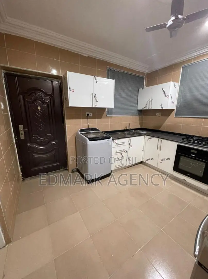 3bdrm House in Ashongman Estate, Police Station for sale