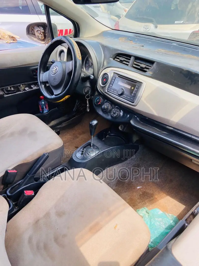 Toyota Vitz 2012 White