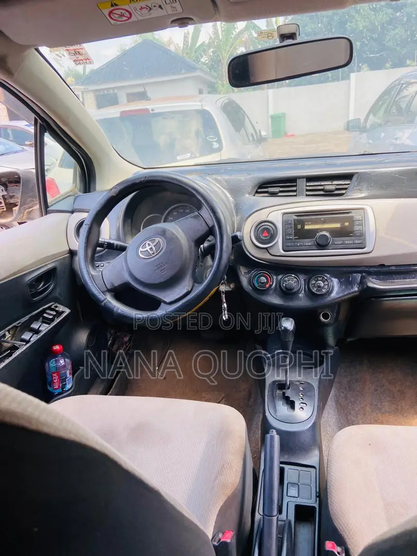 Toyota Vitz 2012 White