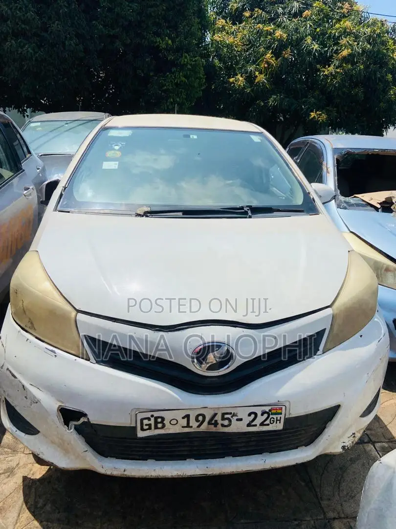 Toyota Vitz 2012 White