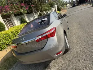 Toyota Corolla 2016 Brown