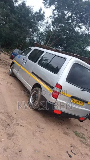 Toyota HiAce 2004 Grey