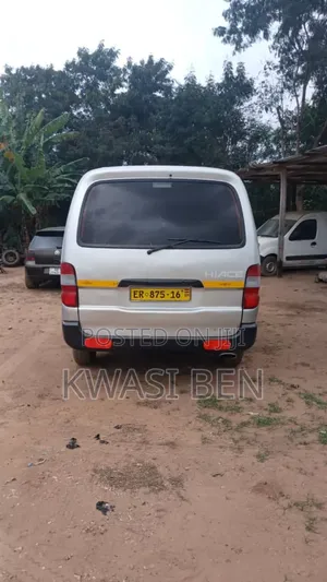 Toyota HiAce 2004 Grey
