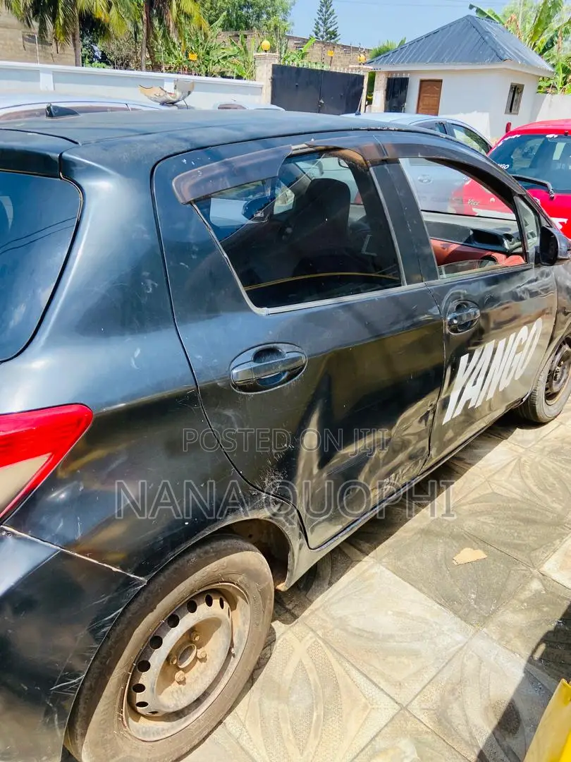 Toyota Vitz 2012 Black