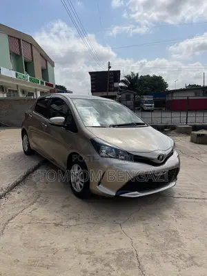 Toyota Vitz 1.3 FWD 5dr 2015 Gold