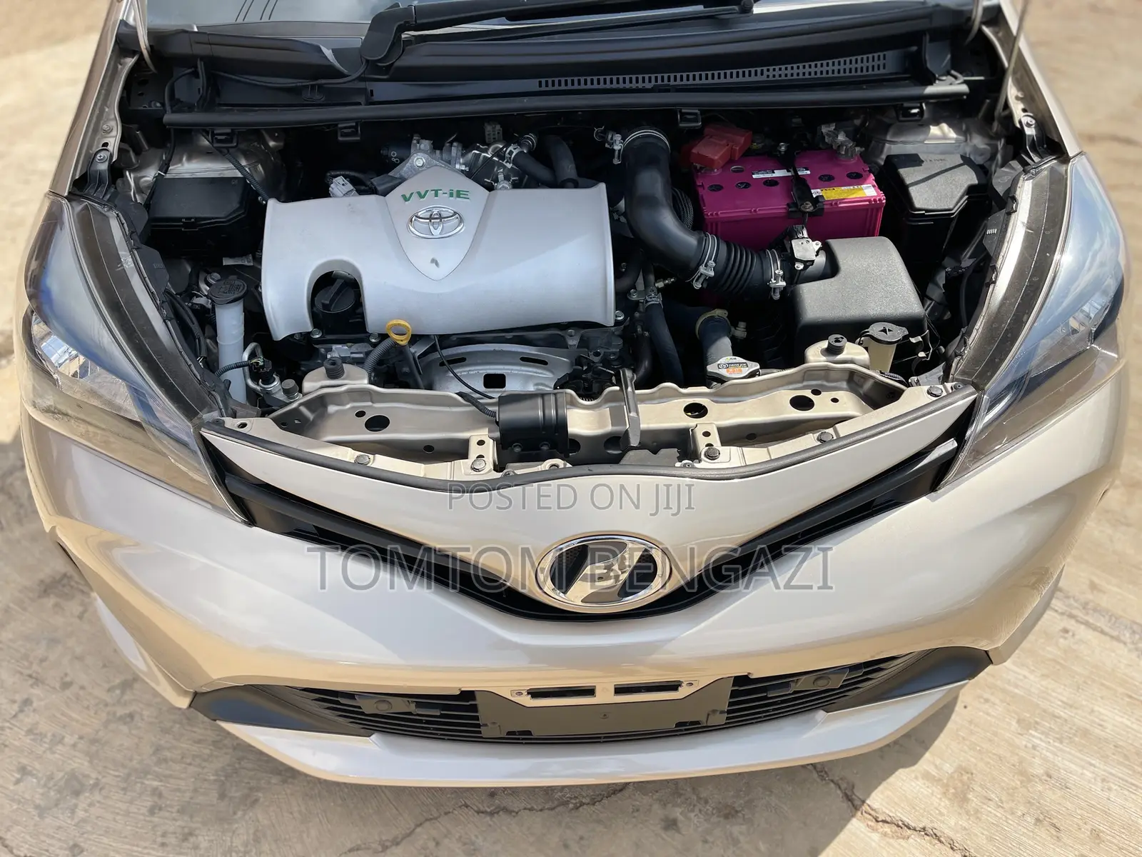 Toyota Vitz 1.3 FWD 5dr 2015 Gold