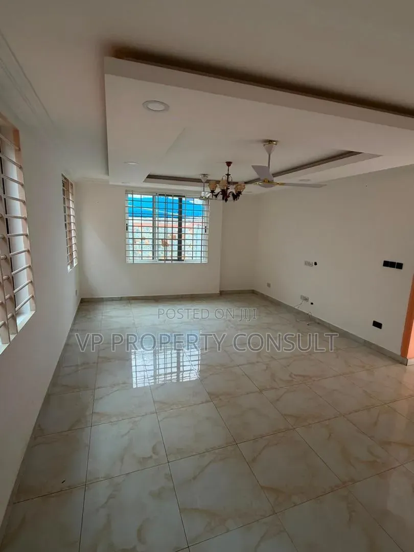 4bdrm House in Oyarifa Mall Area for rent