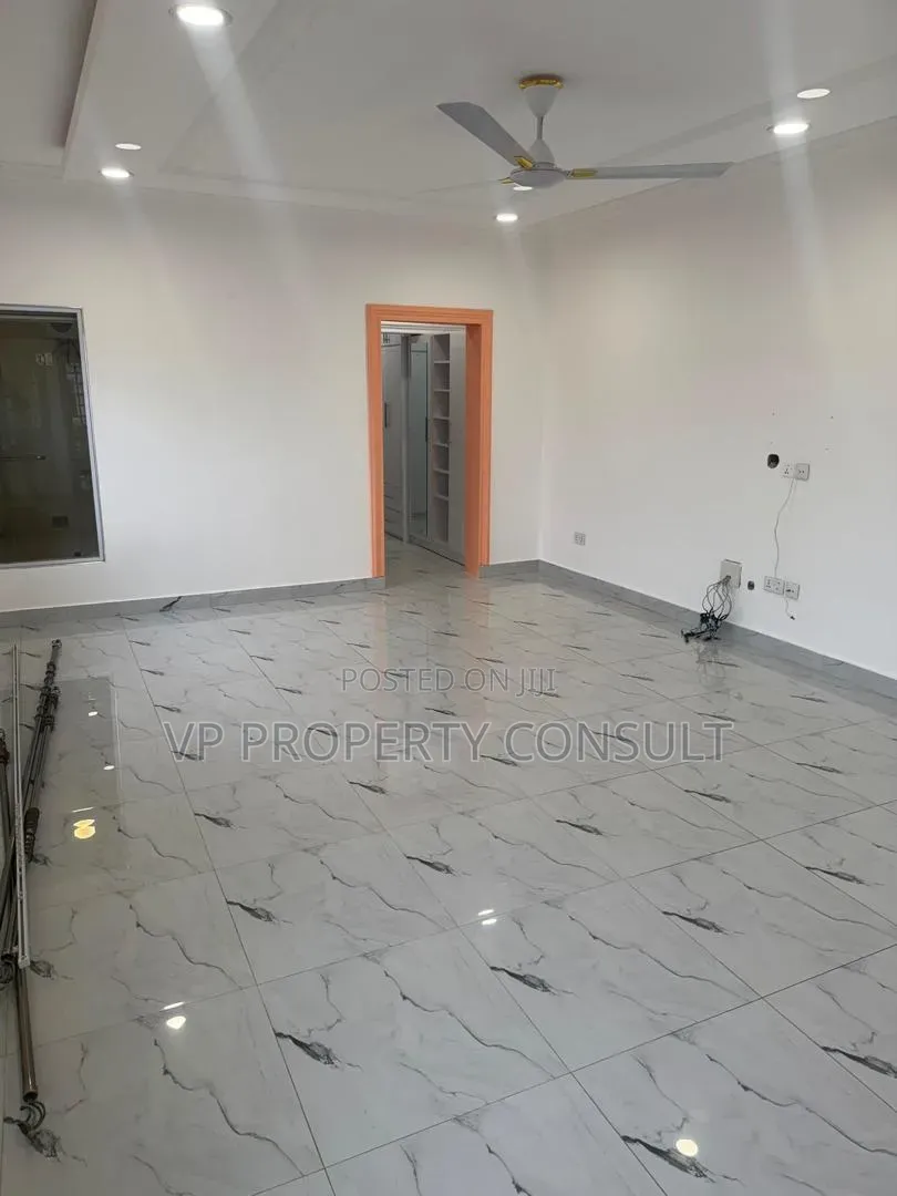 4bdrm House in Oyarifa Mall Area for rent