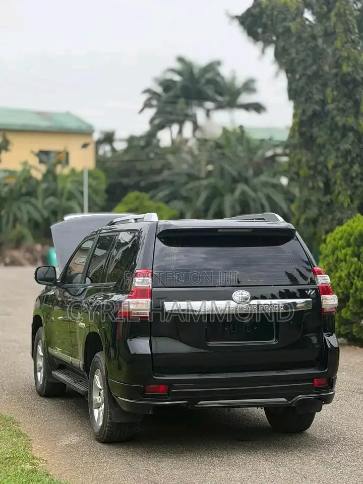 Toyota Land Cruiser Prado 2017 Black