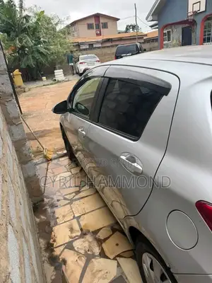 Toyota Vitz 2015 Silver