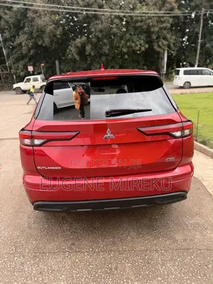 Mitsubishi Outlander 2023 Red
