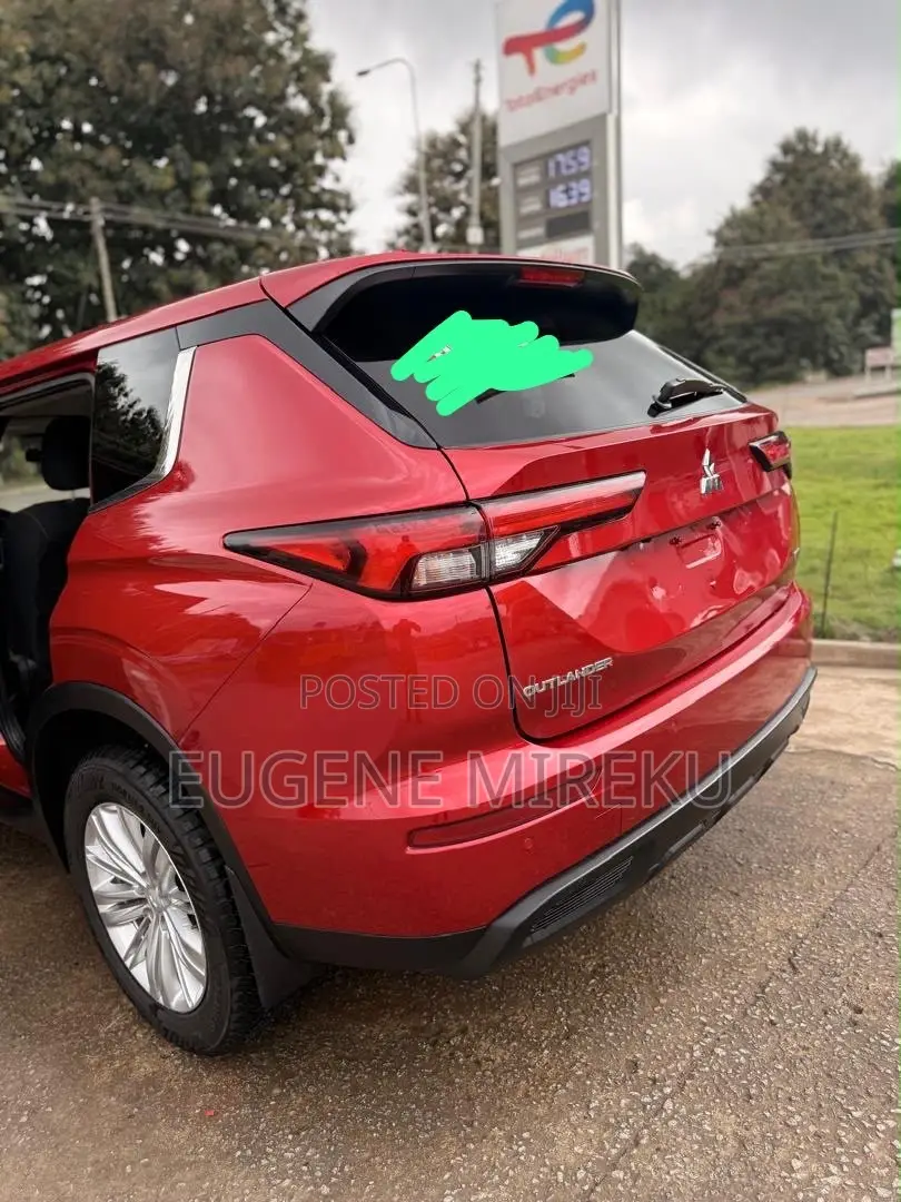 Mitsubishi Outlander 2023 Red