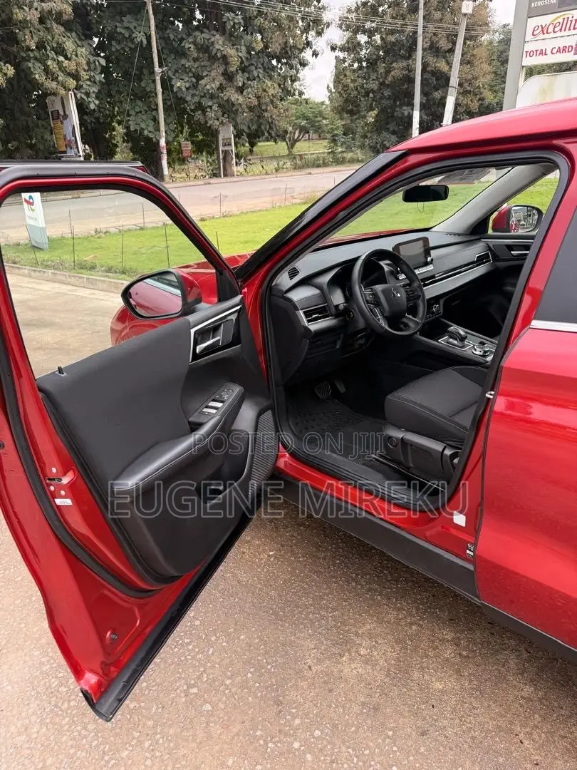 Mitsubishi Outlander 2023 Red