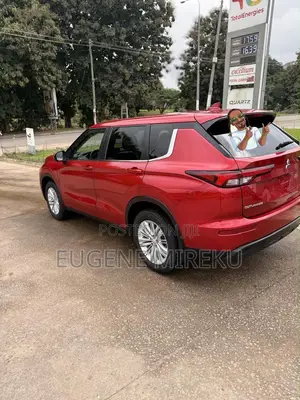 Mitsubishi Outlander 2023 Red