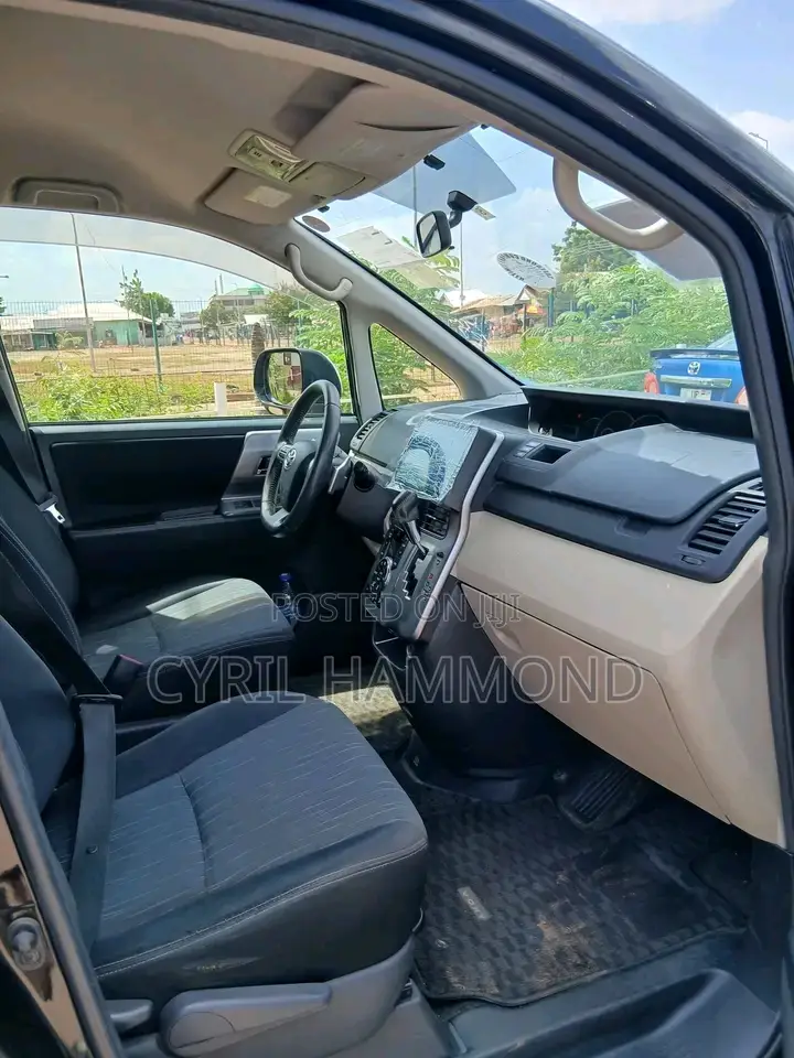 Toyota Voxy 2012 Black
