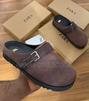 Zara Men’s Leather Buckled Clogs