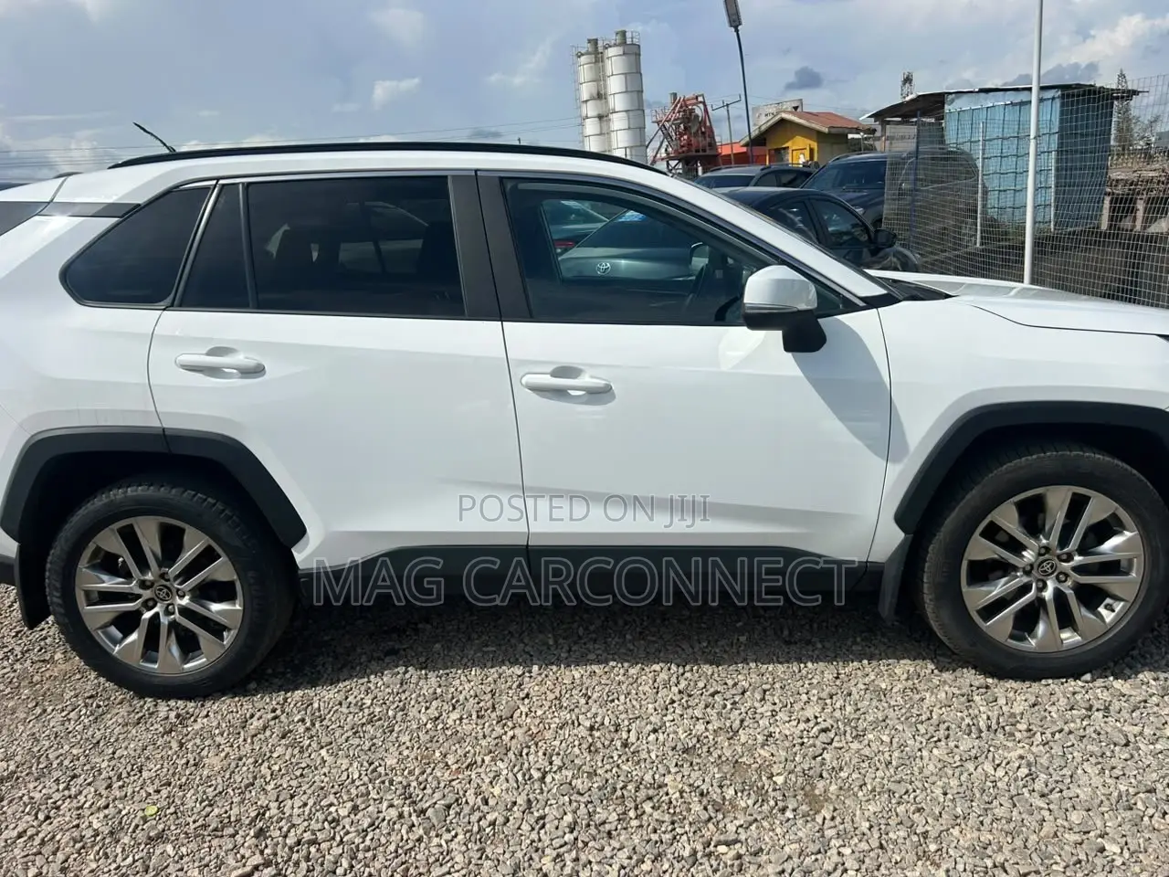 Toyota RAV4 XLE 2021 White