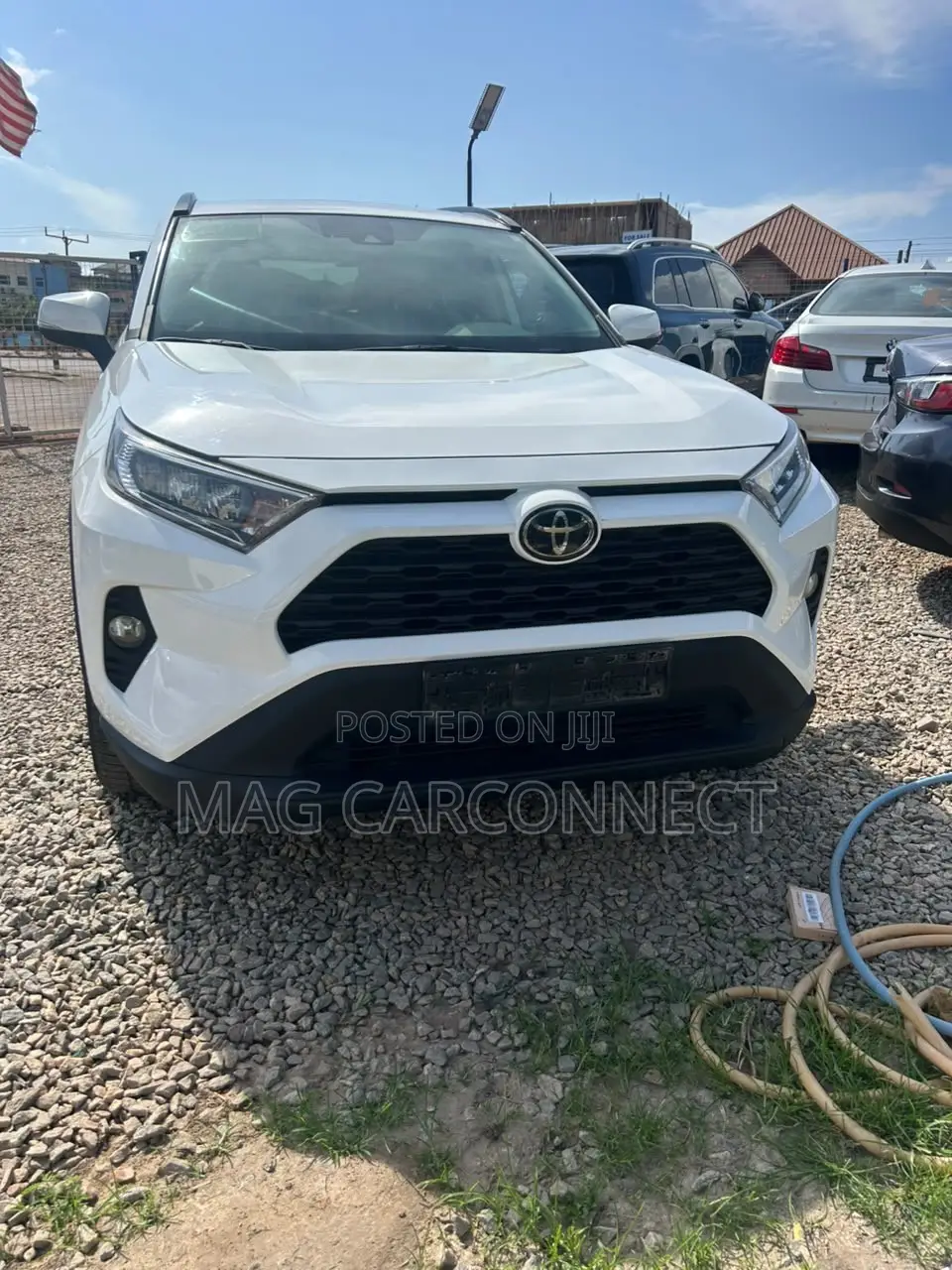 Toyota RAV4 XLE 2021 White