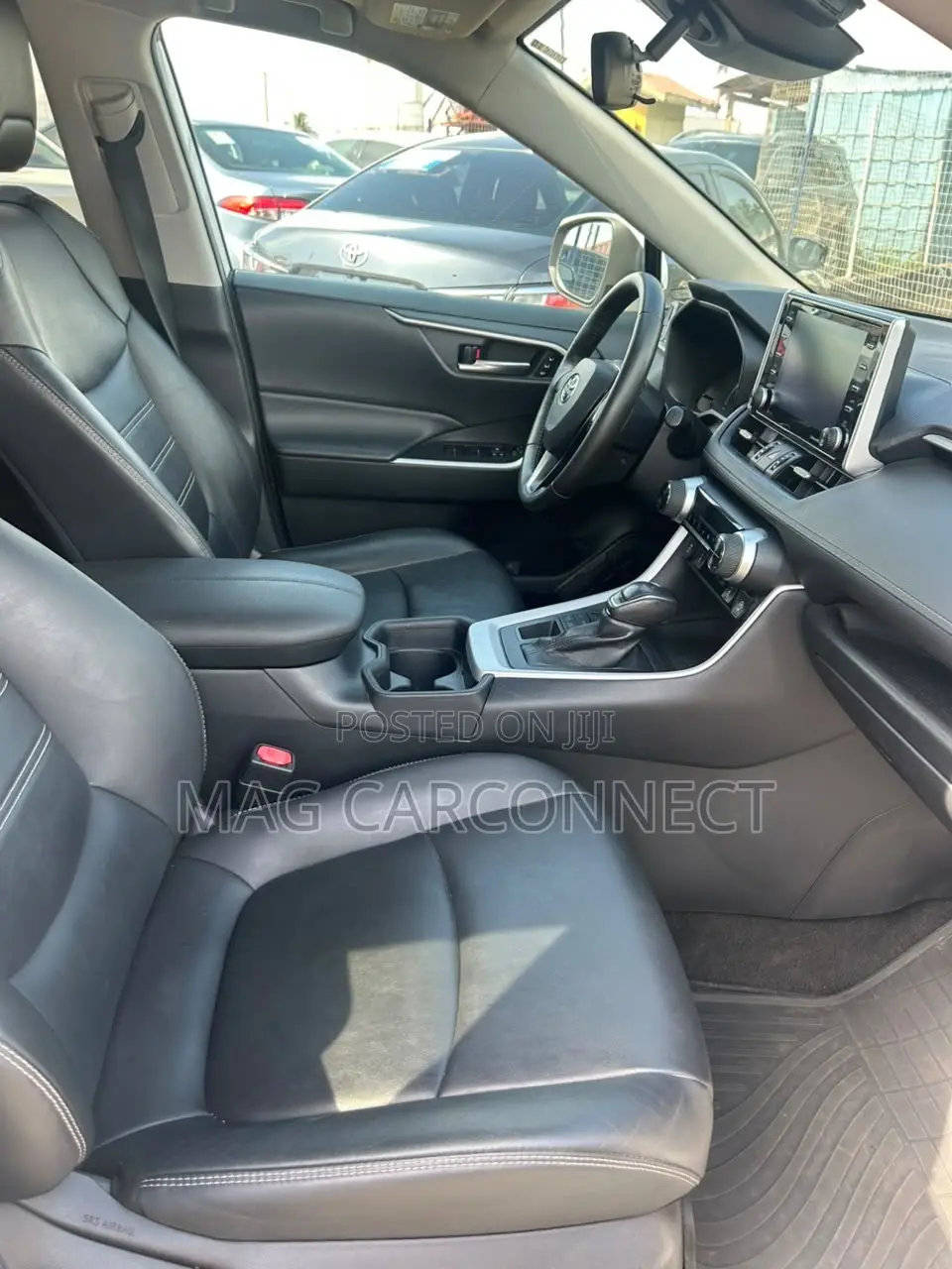 Toyota RAV4 XLE 2021 White