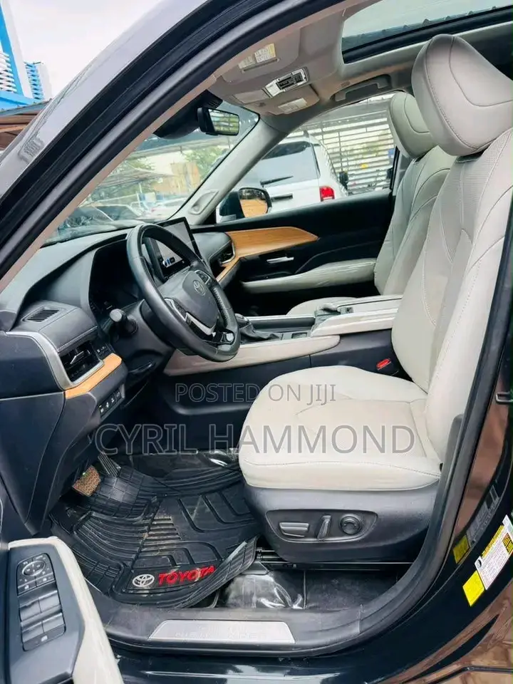 Toyota Highlander 2024 Black