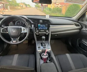 Honda Civic EX Hatchback 2019 Silver