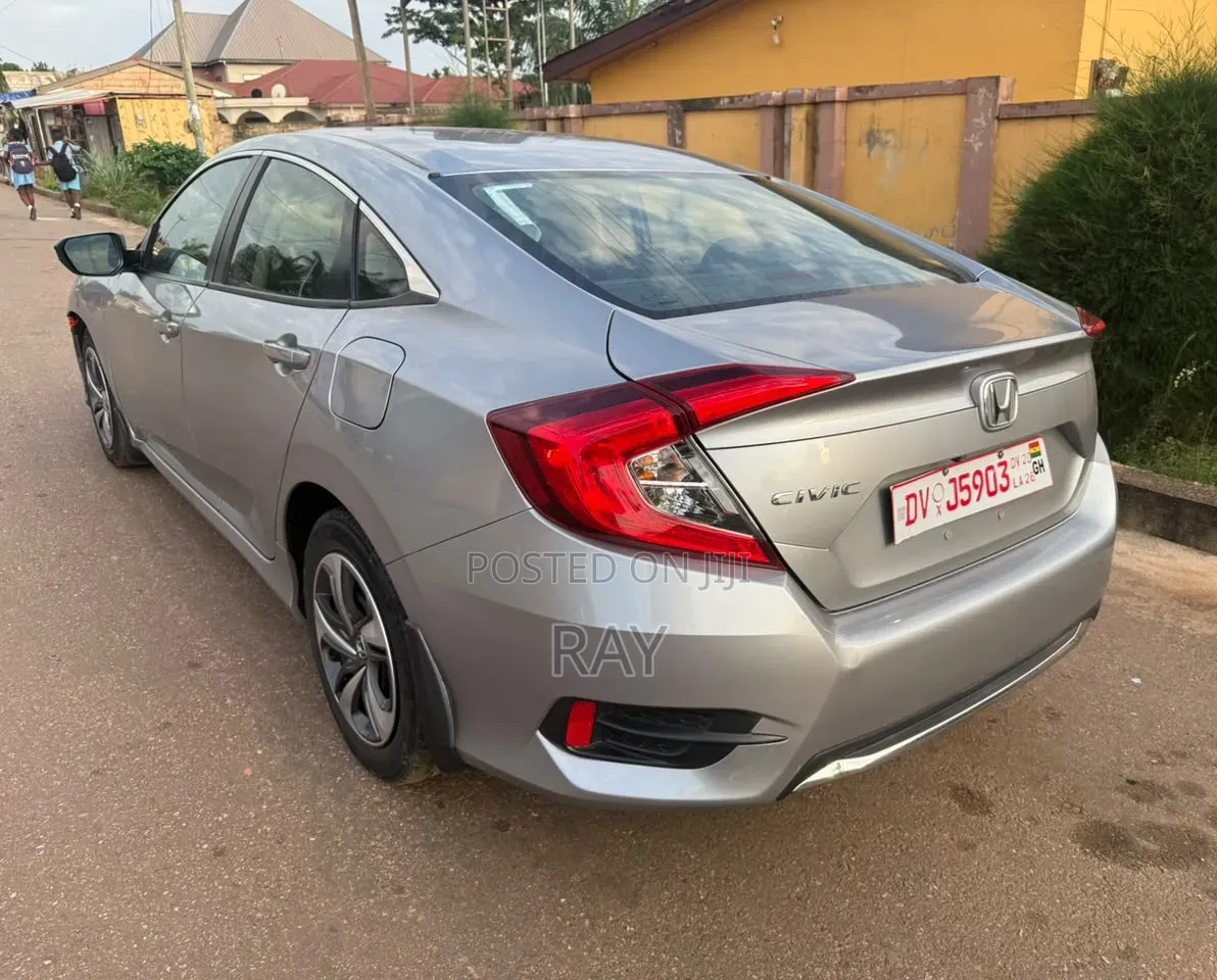 Honda Civic EX Hatchback 2019 Silver