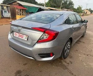 Honda Civic EX Hatchback 2019 Silver