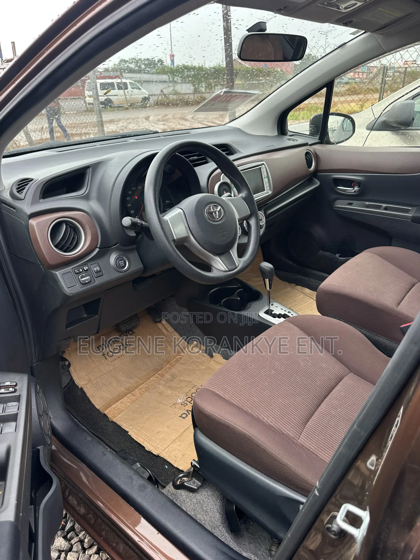 Toyota Vitz 1.3 AWD 5dr 2014 Brown