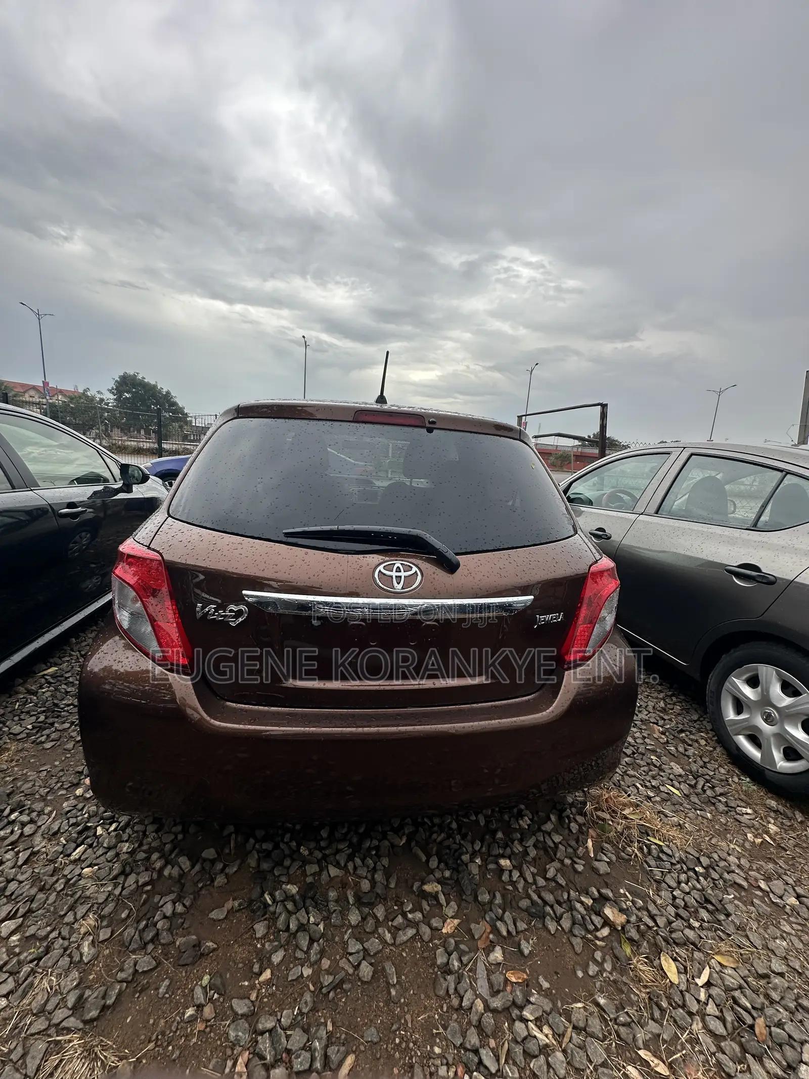 Toyota Vitz 1.3 AWD 5dr 2014 Brown