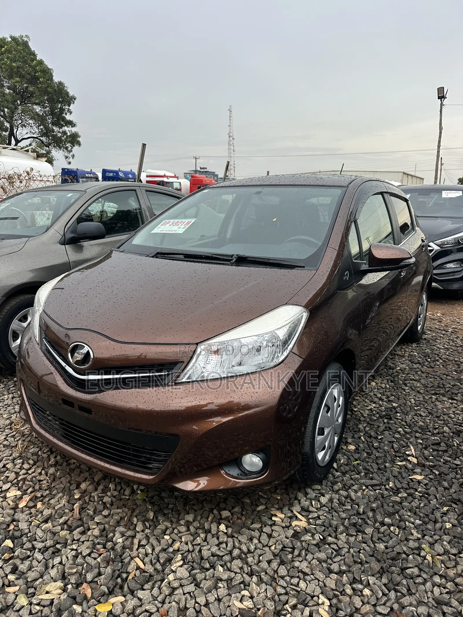 Toyota Vitz 1.3 AWD 5dr 2014 Brown