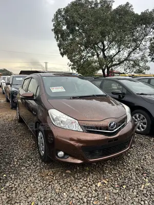 Toyota Vitz 1.3 AWD 5dr 2014 Brown