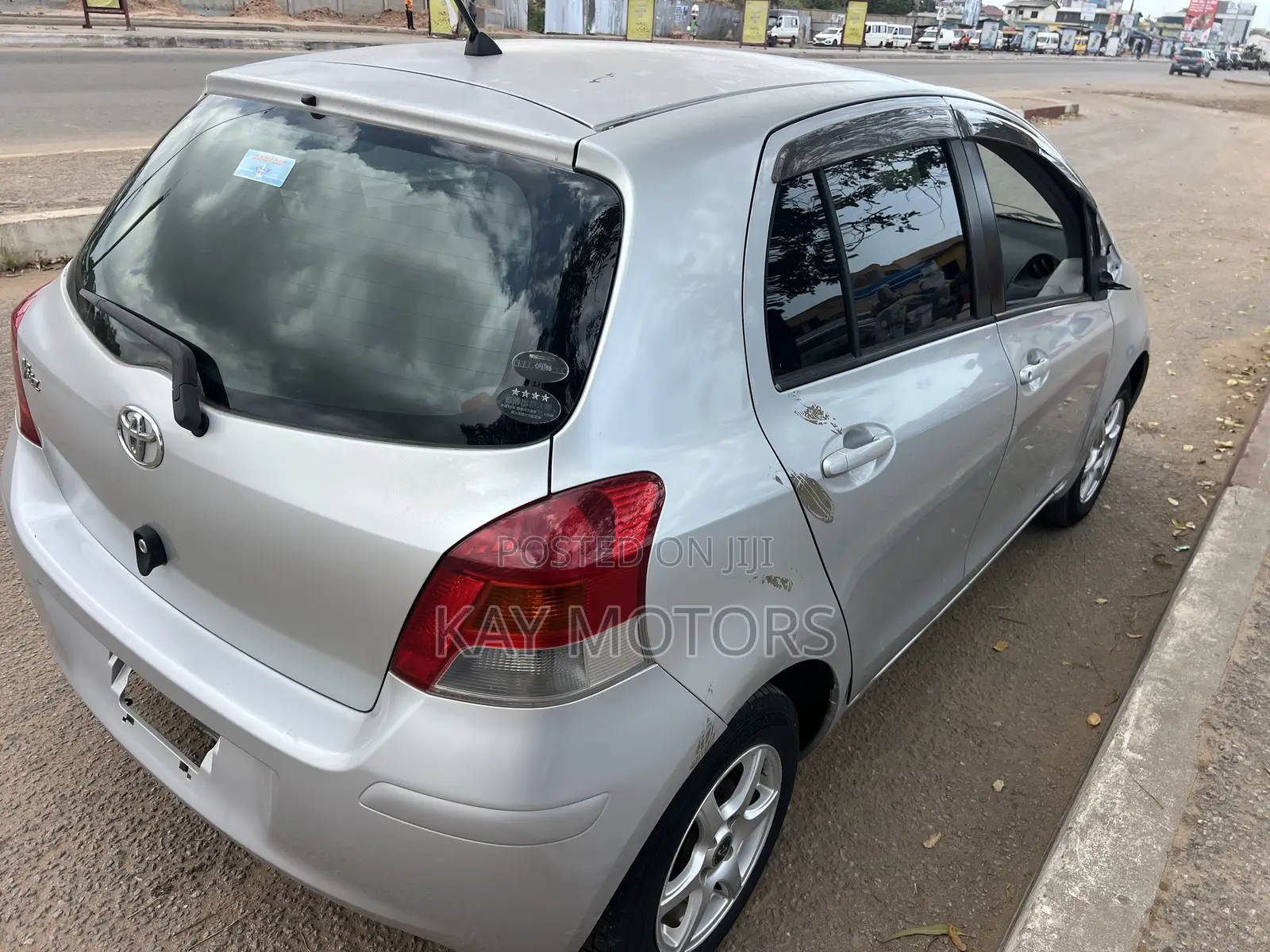Toyota Vitz 1.3 FWD 5dr 2010 Gray