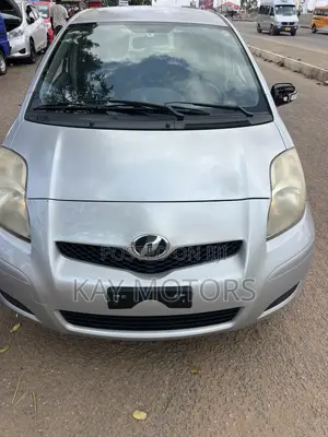 Toyota Vitz 1.3 FWD 5dr 2010 Gray