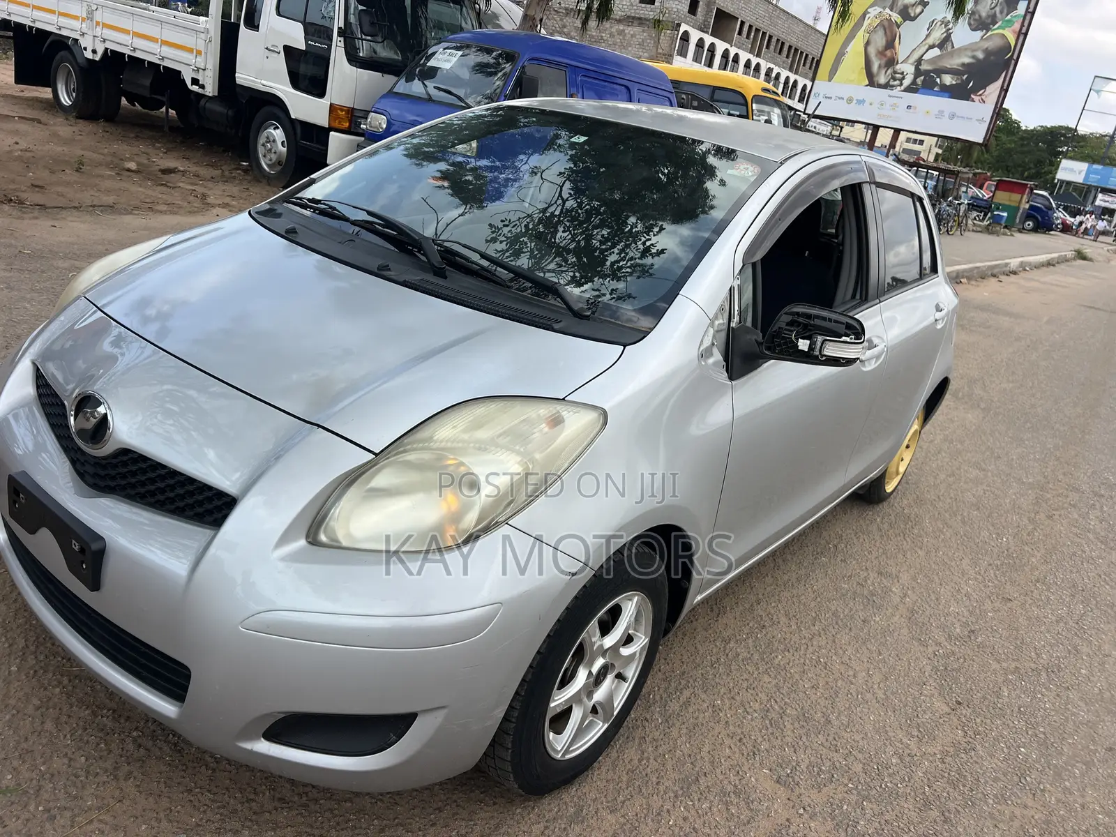 Toyota Vitz 1.3 FWD 5dr 2010 Gray