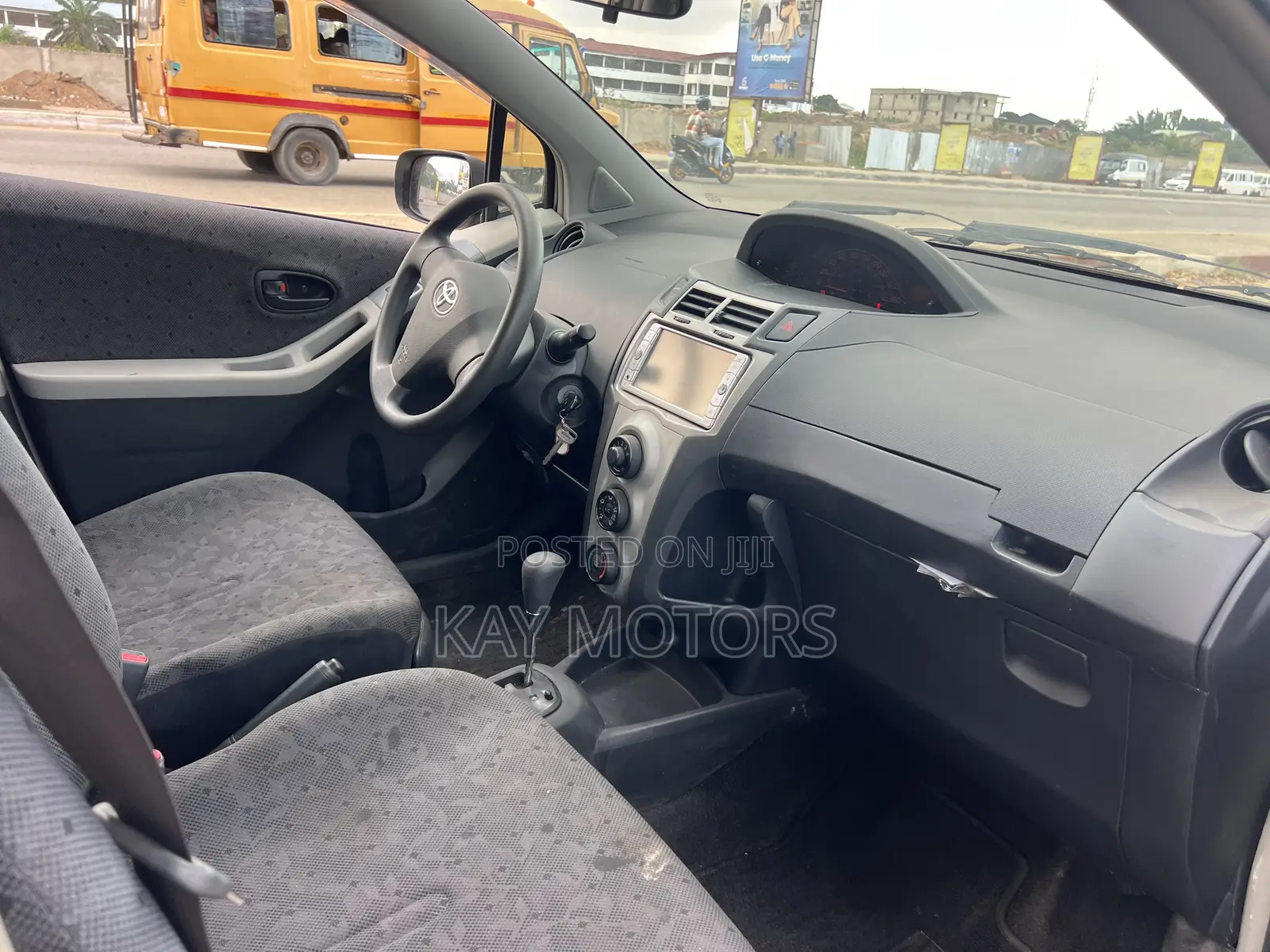 Toyota Vitz 1.3 FWD 5dr 2010 Gray