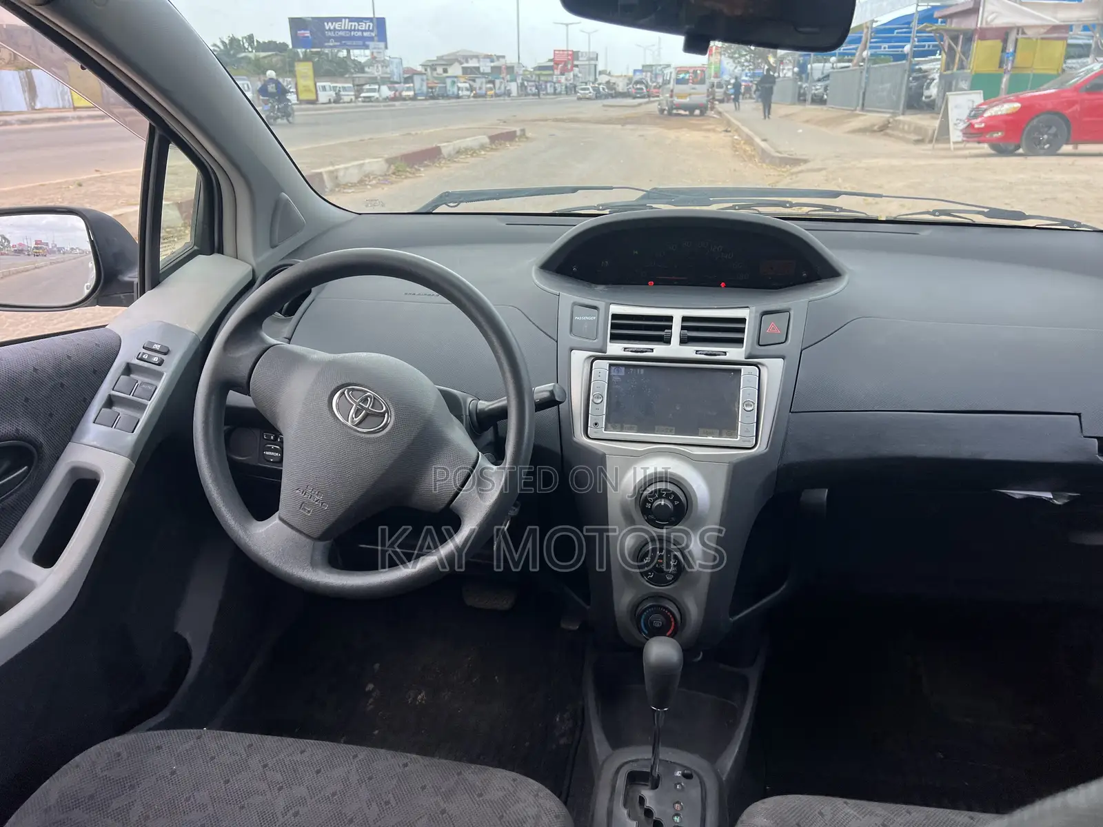 Toyota Vitz 1.3 FWD 5dr 2010 Gray