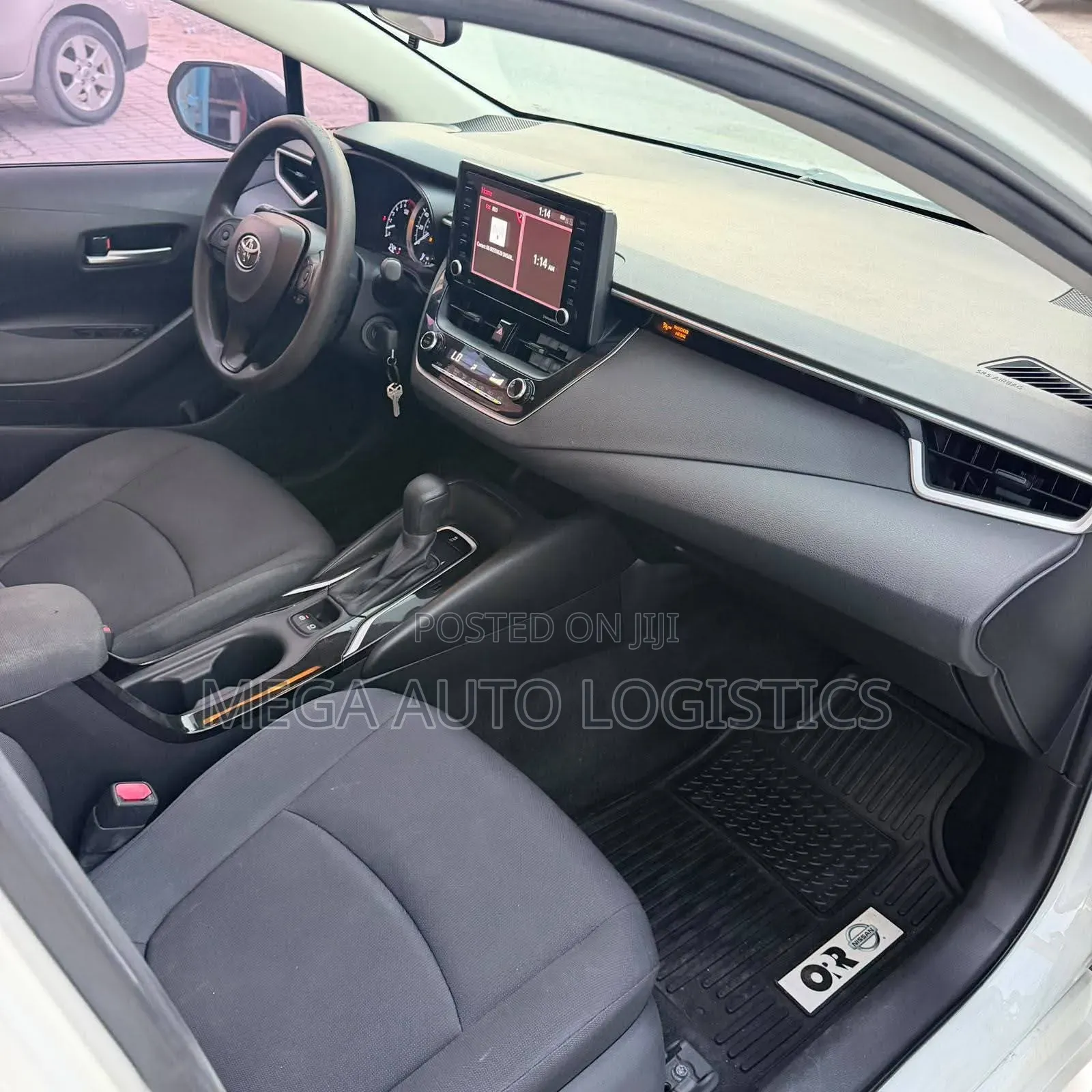 Toyota Corolla LE 2020 White