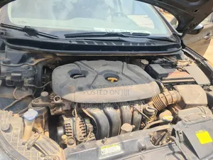 Hyundai Elantra GLS Sedan FWD (1.8L 4cyl 6A) 2013 Black