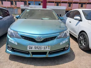 Toyota Camry LE 4dr Sedan w/Prod. End 11/13 (2.5L 4cyl 6A) 2014 Green