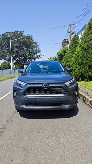 Toyota RAV4 XLE 2025 Black