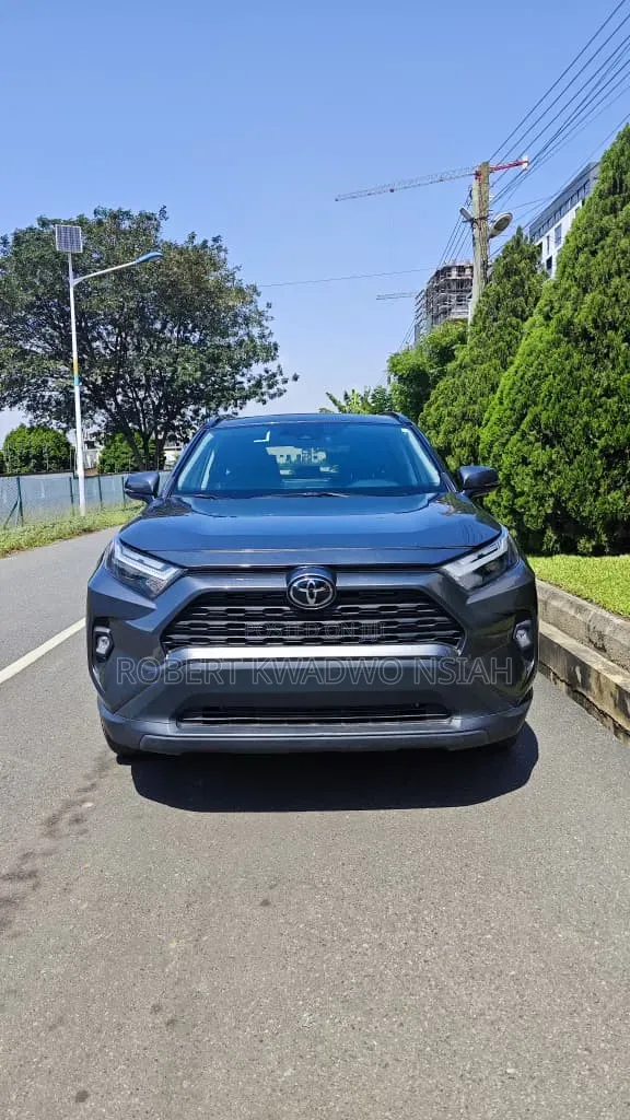 Toyota RAV4 XLE 2025 Black