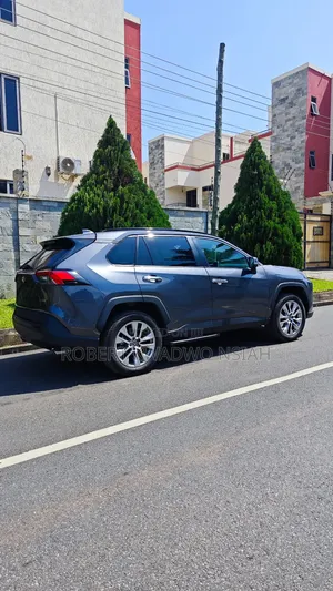 Toyota RAV4 XLE 2025 Black