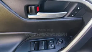 Toyota RAV4 XLE 2025 Black