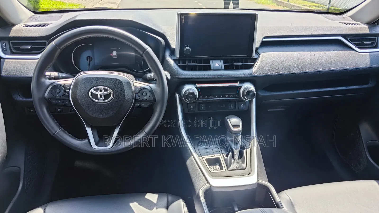 Toyota RAV4 XLE 2025 Black