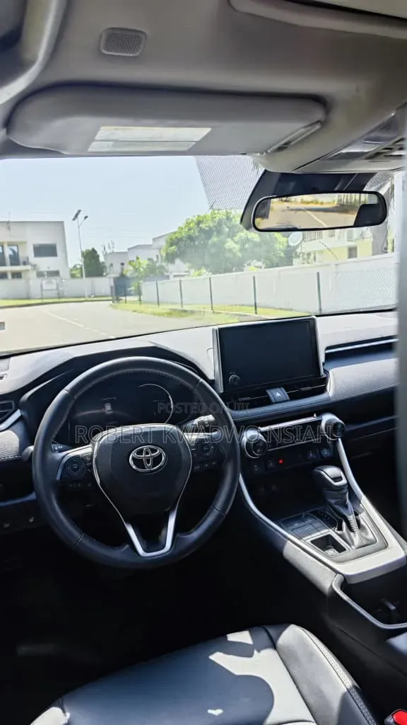 Toyota RAV4 XLE 2025 Black