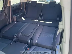 Toyota Voxy 2016 Silver