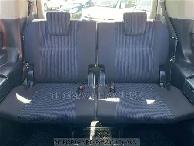 Toyota Voxy 2016 Silver